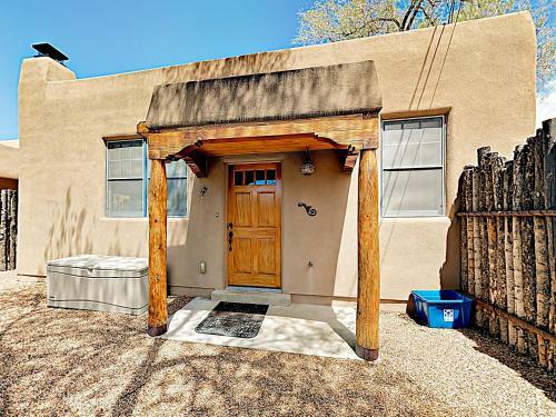 Apartamento New Listing! Modern Adobe Condo With Fireplace Condo