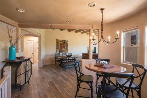 3 Bedroom - 20 Min. Walk To Plaza - Valle Del Sol