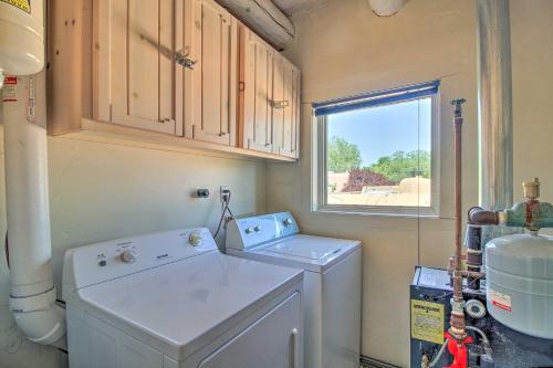 Adobe Townhome With Private Patio Less Than 1mi To Canyon Road