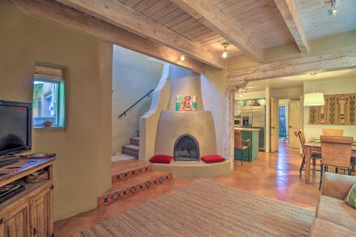 Adobe Townhome With Private Patio Less Than 1mi To Canyon Road
