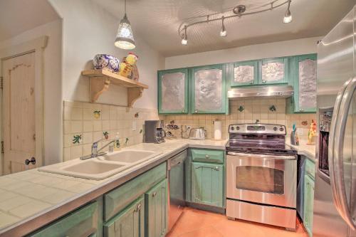 Adobe Townhome With Private Patio Less Than 1mi To Canyon Road