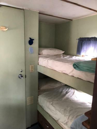 Hotel Hills Motel & Marina