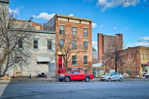 Albany Apartment Steps From The New York Capital