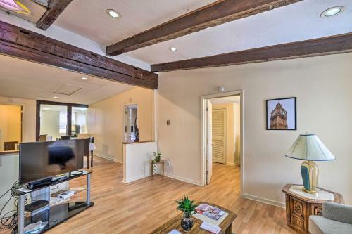 Albany Apartment Steps From The New York Capital