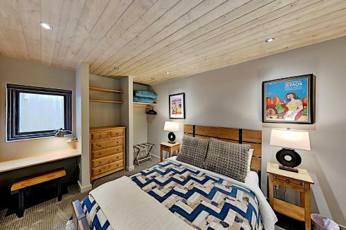 Apartamento Steps To Slopes! Designer Mountain-view Condo Condo