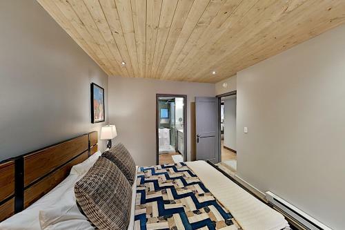 Apartamento Steps To Slopes! Designer Mountain-view Condo Condo