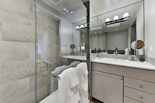 Apartamento Steps To Slopes! Designer Mountain-view Condo Condo