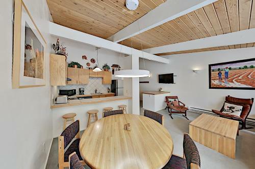 Apartamento Sierra Del Sol - River-view, Ski-in, Ski-out Gem Condo
