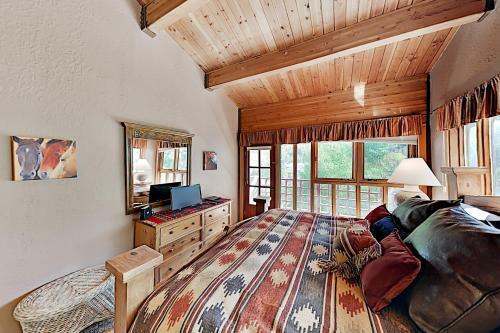 Apartamento Mountain Retreat With Serene Balcony Condo