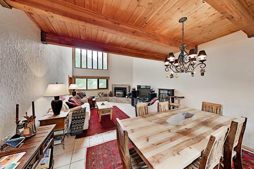 Apartamento Walk To Slopes! Designer Condo With Ski Locker Condo
