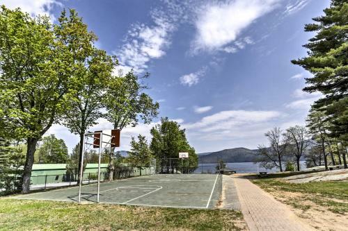 Bolton Landing Cottage With Deck - Walk To The Beach!