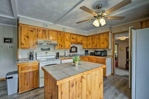Quiet Home With Beach Access On Great Sacandaga Lake