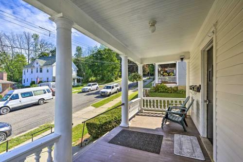 Charming Apartment With Deck, 5 Miles To Campus!