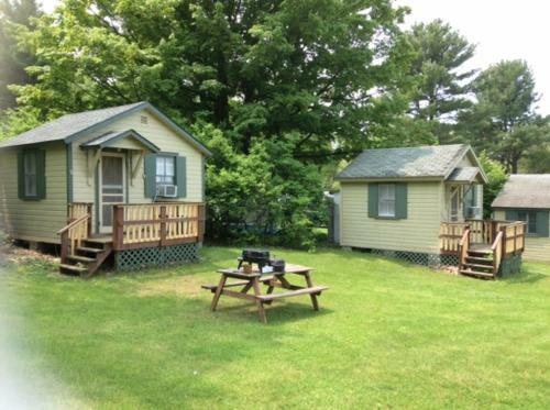 Fair Wind Motel And Cottages