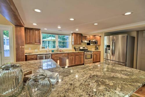 Charming Home Steps From Lake George With Bbq!