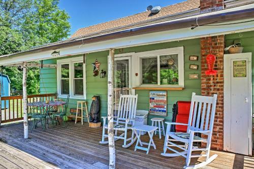 Hunter Home With Fire Pit And Yard On Main Street!