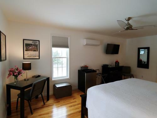 Apex Inn Bed And Breakfast