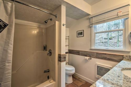 Luxury Asheville Home With Game Room, Fire Pit And Deck