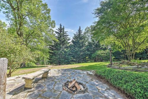 Arden Cottage With Fire Pit - 11 Mi To Asheville