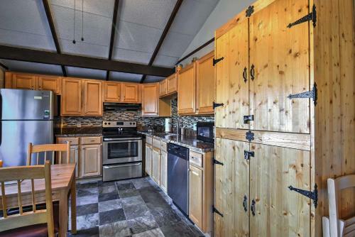 Cozy Beech Mountain Family Retreat With 2 Decks!