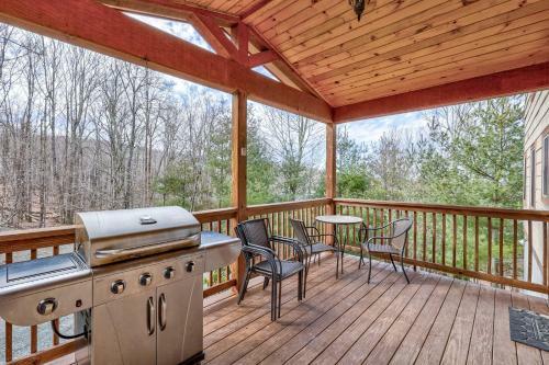 Getaway With Game Room And Views - 3 Mi To Beech Mtn!