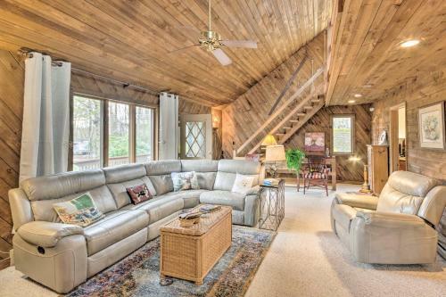 Rustic-chic Home With Deck 1 Mi To Ski Resort