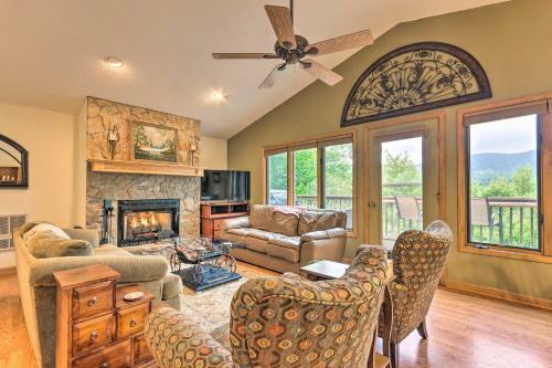 Warm Wooded Cabin With 2-story Deck And Mtn Views!