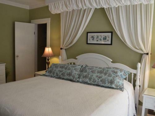 Hotel Red Rocker Inn