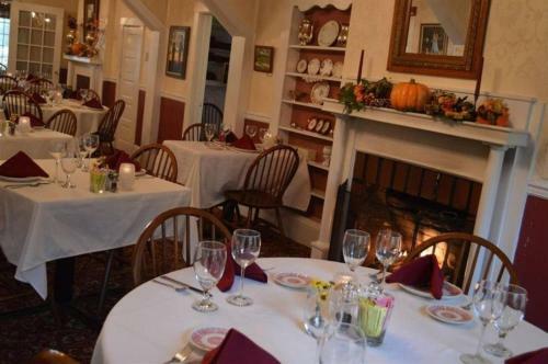 Hotel Red Rocker Inn