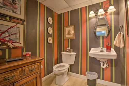 Historic Brevard Home With Deck, Walk Downtown!