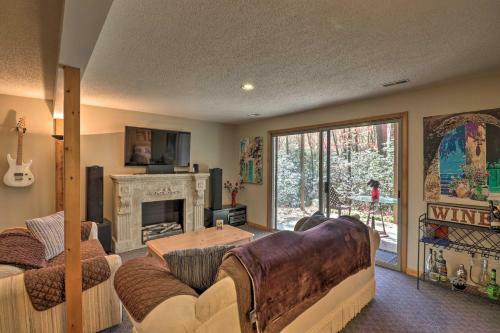 Deluxe Lakefront Mtn Escape With Club Amenities
