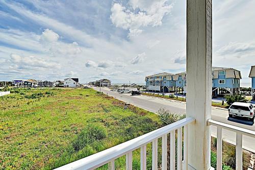 Chic Coastal Home With Pool, Ocean Views, Near Beach Home