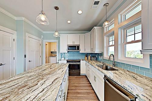 Chic Coastal Home With Pool, Ocean Views, Near Beach Home