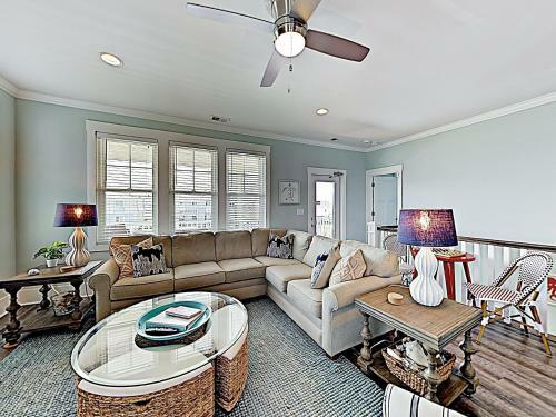 Chic Coastal Home With Pool, Ocean Views, Near Beach Home