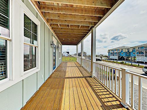 Chic Coastal Home With Pool, Ocean Views, Near Beach Home