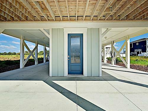 Chic Coastal Home With Pool, Ocean Views, Near Beach Home