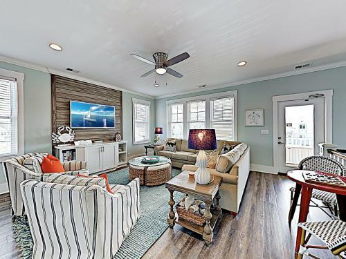 Chic Coastal Home With Pool, Ocean Views, Near Beach Home