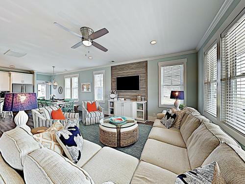 Chic Coastal Home With Pool, Ocean Views, Near Beach Home