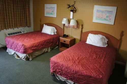 Hotel Royalinn & Suites