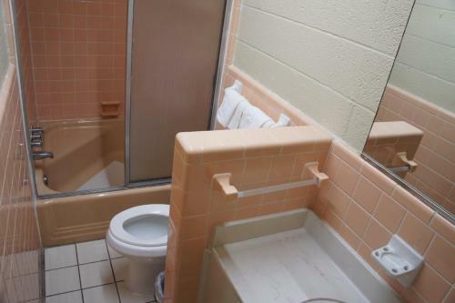 Hotel Royalinn & Suites