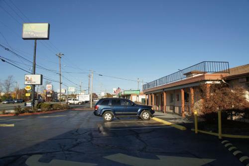 Hotel Royalinn & Suites