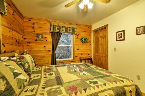 Fox Creek Hillside Cabin With Hot Tub And Fire Pit!