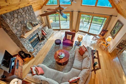 4-acre Bryson City Mountain Home With Deck And Grill!