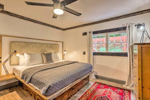 Apartamento Renovated Riverfront Retreat With Deck And Views