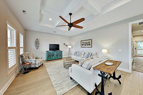 Slowin' Dune - Lavish Getaway Next To Golf & Beach Home