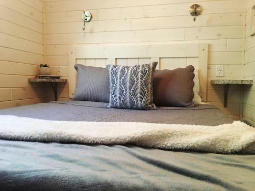 Waterfront Two Bedroom #14 At Long Cove Resort
