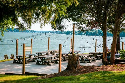 Waterfront Studio With Private Porch #13 At Long Cove Resort