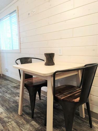 Waterfront Studio With Private Porch #13 At Long Cove Resort
