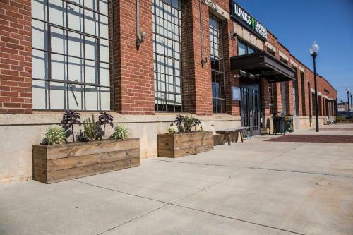 Vibrant Studio And 2br Apartments By Frontdesk