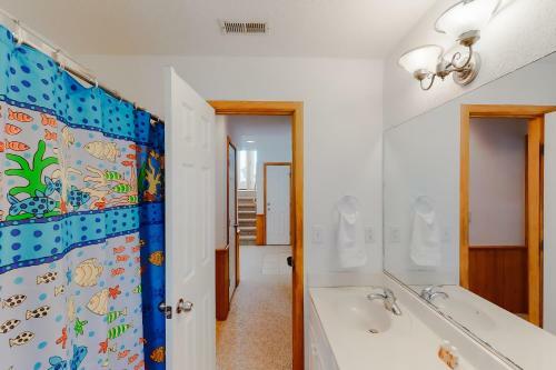 Captain's Fantasea 468